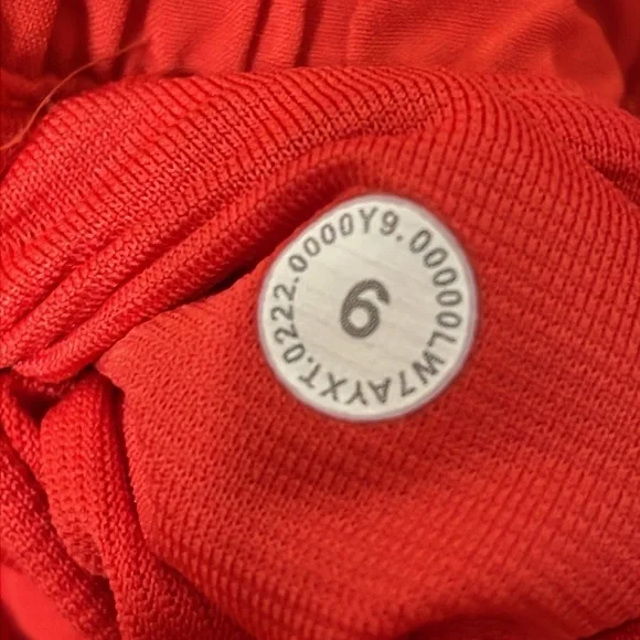 Lululemon Hotty Hot High-Rise Lined Short 4" size 6 - Picture 6 of 8